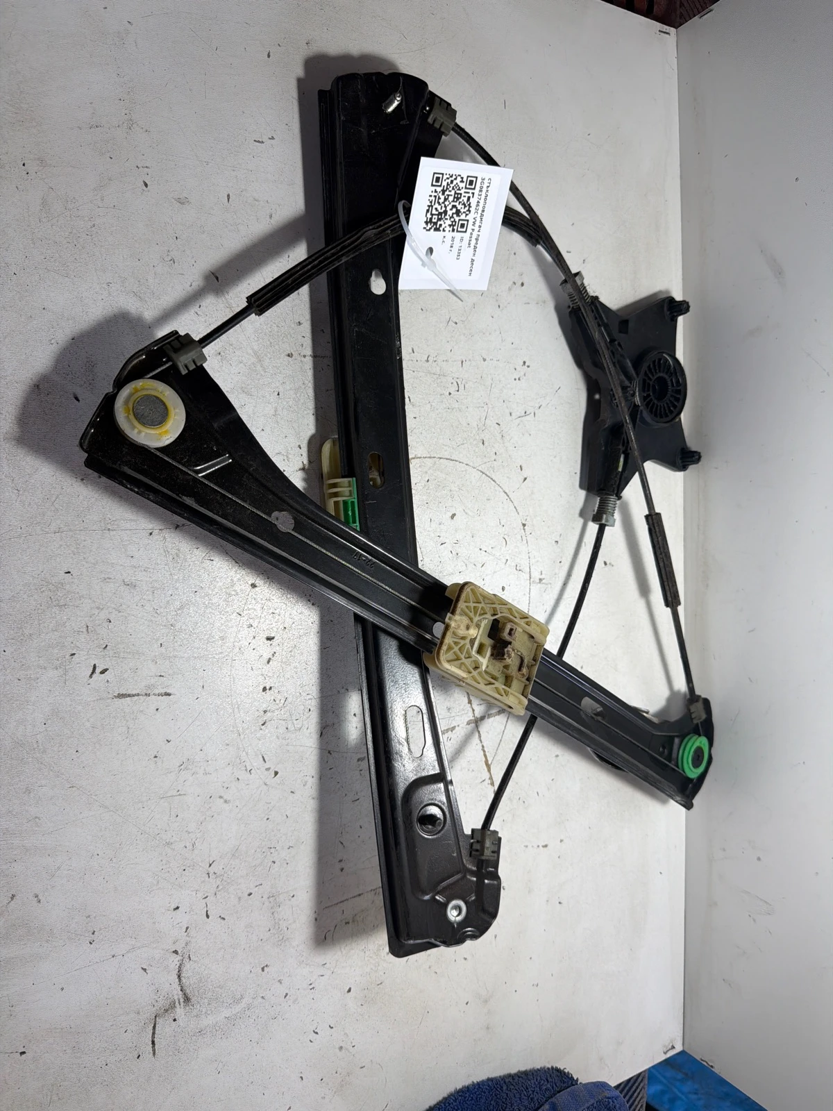 стъклоповдигач преден десен 3G0837462C VW Passat
