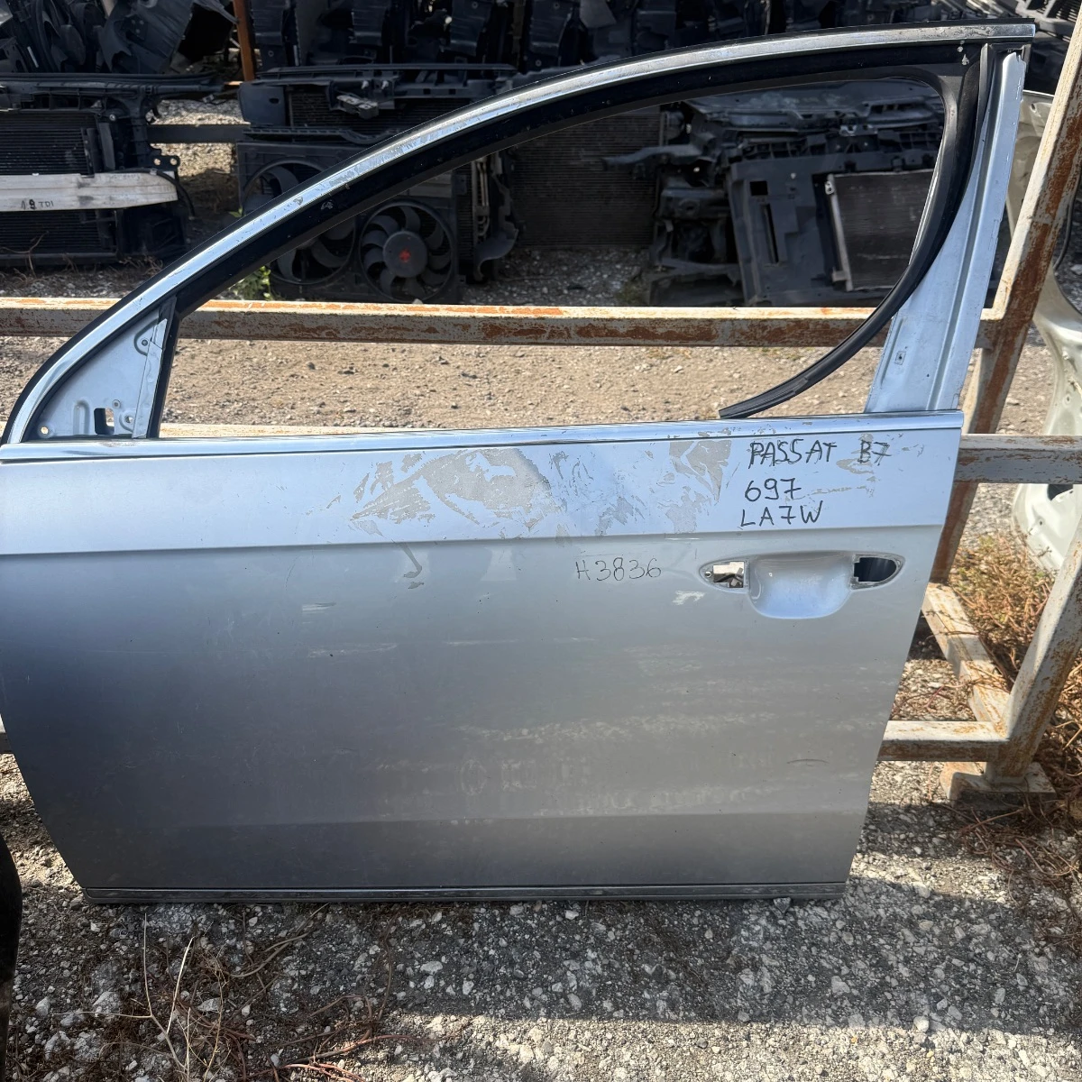 Предна лява врата за VW Passat B7 боя LA7W vrata-3836