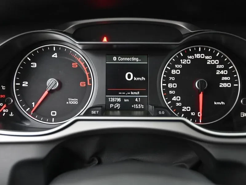 Audi A4 2.0 ТDI, снимка 8 - Автомобили и джипове - 54142918