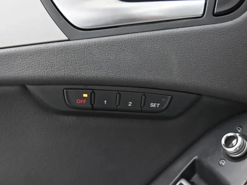 Audi A4 2.0 ТDI, снимка 16 - Автомобили и джипове - 54142918