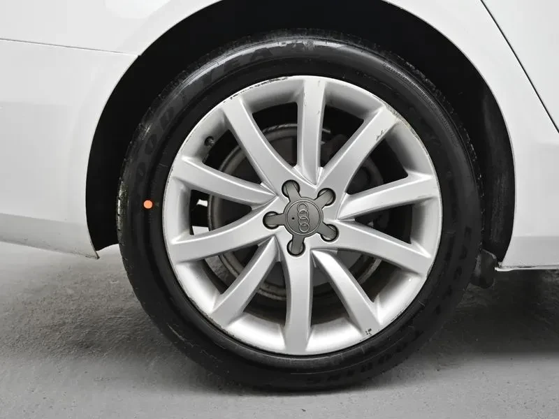 Audi A4 2.0 ТDI, снимка 5 - Автомобили и джипове - 54142918