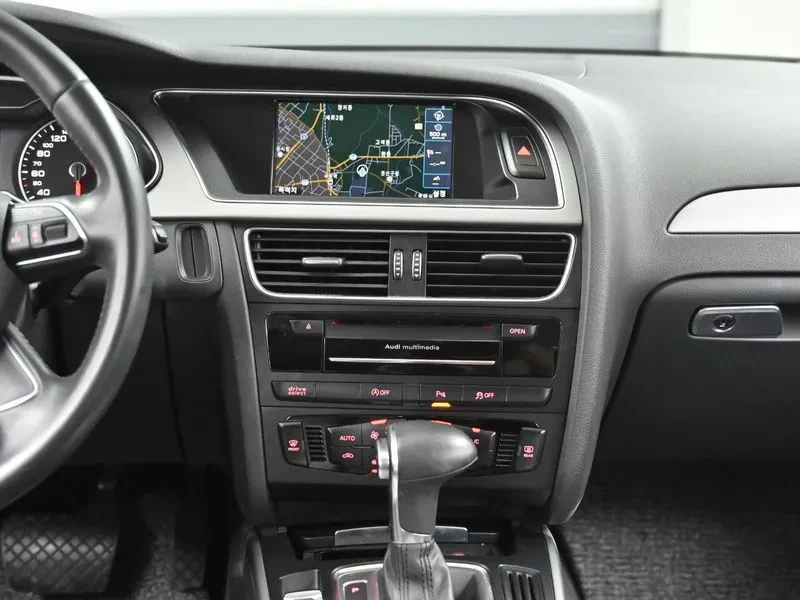 Audi A4 2.0 ТDI, снимка 14 - Автомобили и джипове - 54142918