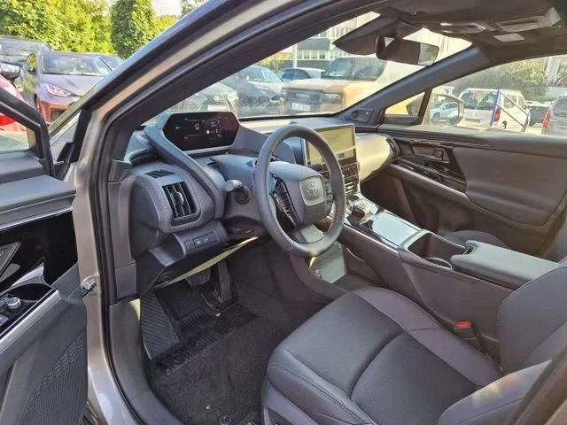 Toyota bZ4X LOUNGE/204HP/PANO/MEMO/NAVI/360/LED/484q, снимка 10 - Автомобили и джипове - 55277953