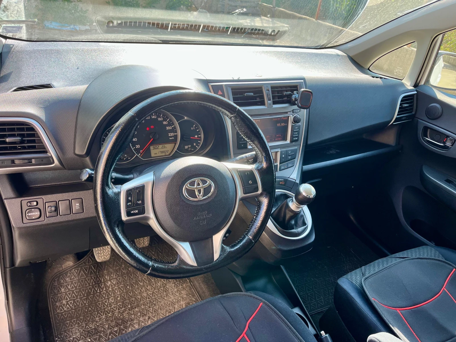 Toyota Verso S  - изображение 9