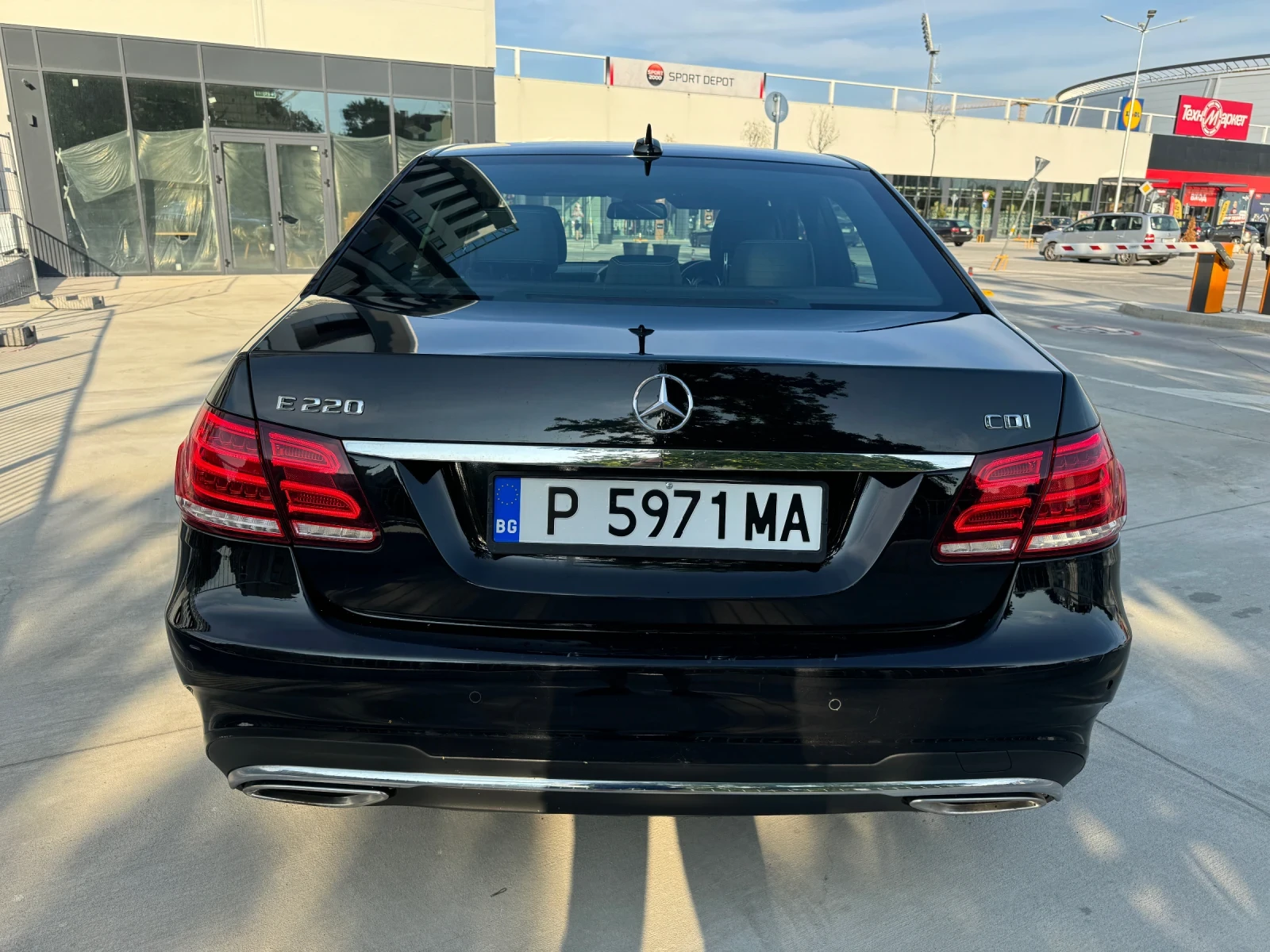 Mercedes-Benz E 220 BLUETEC AMG LINE РЕГИСТРИРАНА  - изображение 6