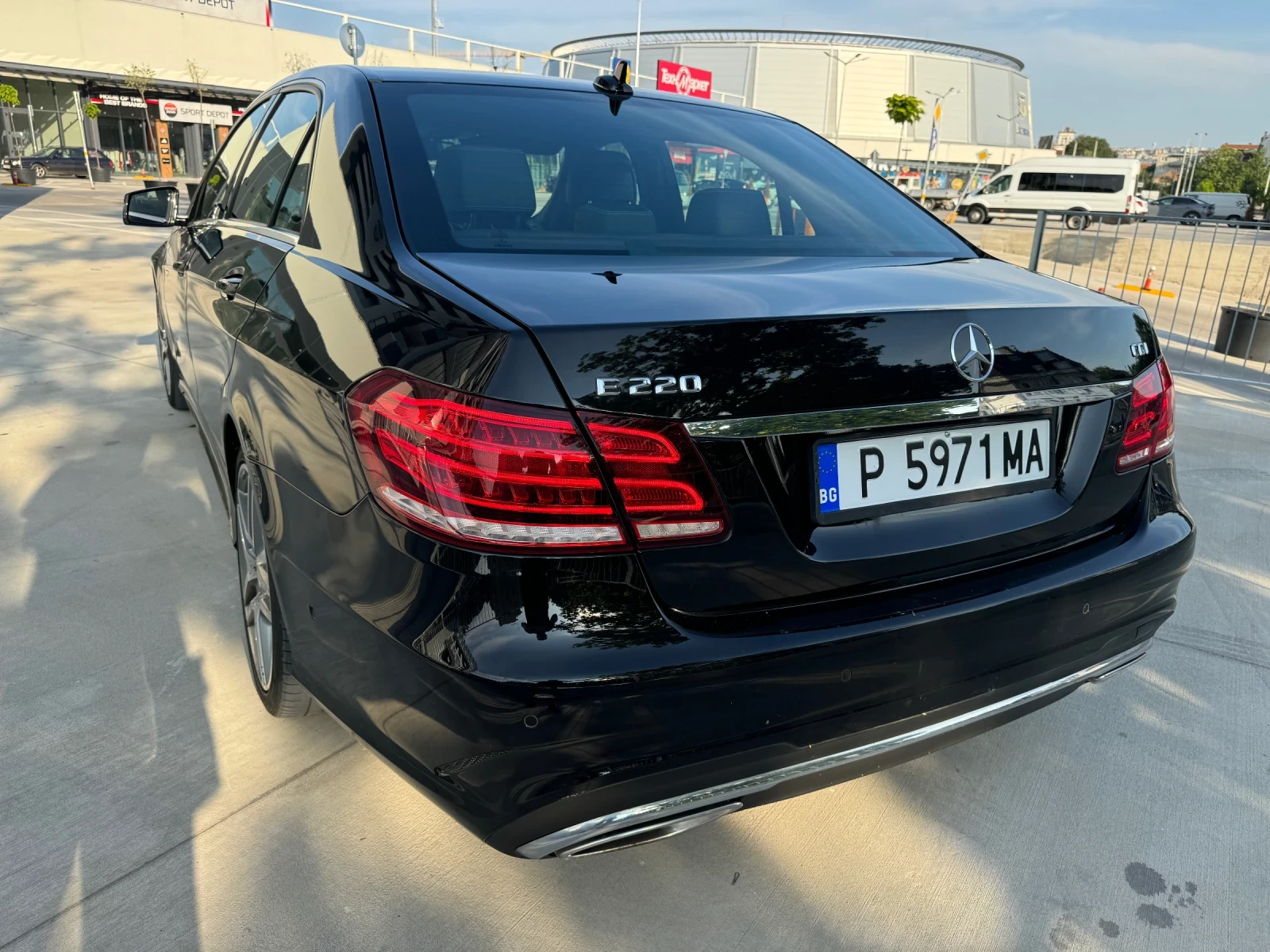 Mercedes-Benz E 220 BLUETEC AMG LINE РЕГИСТРИРАНА  - изображение 5