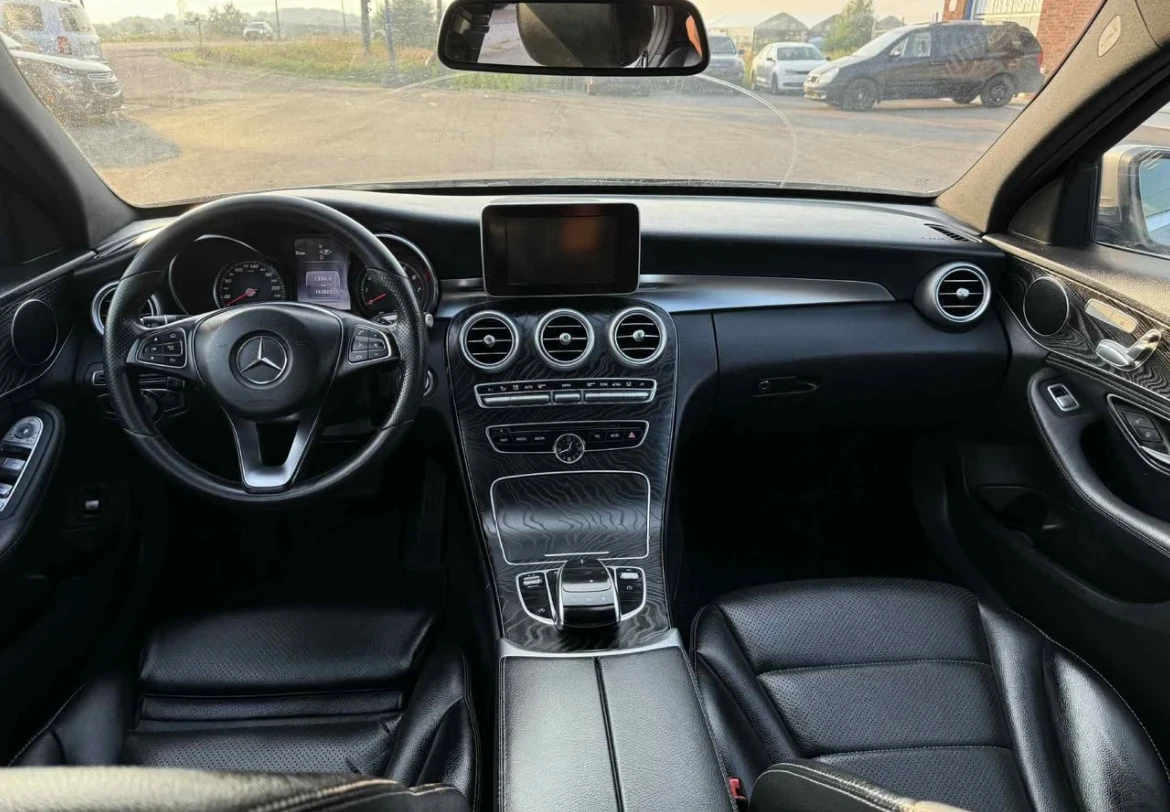 Mercedes-Benz C 300 4MATIC * * CARFAX * * АВТО КРЕДИТ * *  - изображение 9