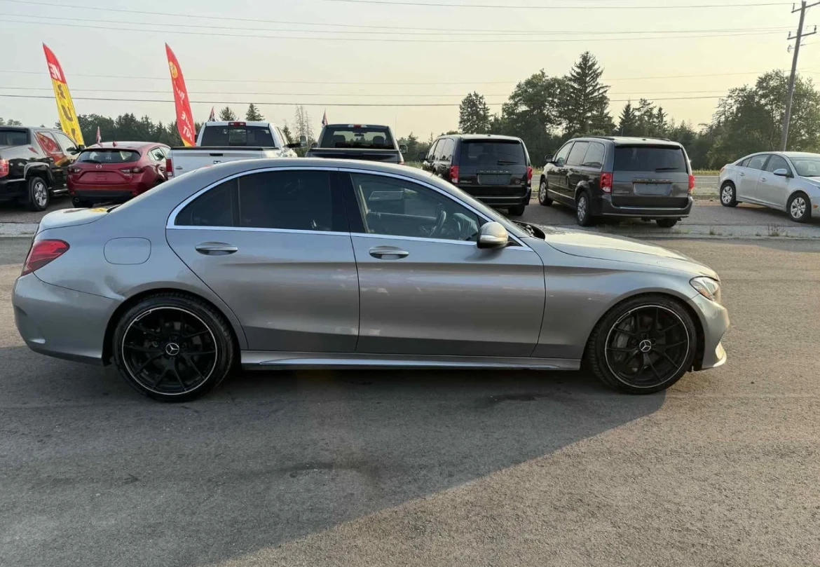 Mercedes-Benz C 300 4MATIC * * CARFAX * * АВТО КРЕДИТ * *  - изображение 6