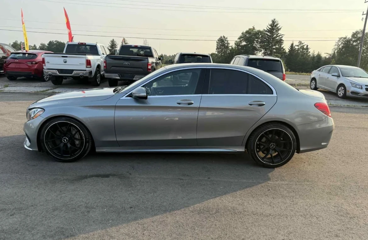 Mercedes-Benz C 300 4MATIC * * CARFAX * * АВТО КРЕДИТ * *  - изображение 2