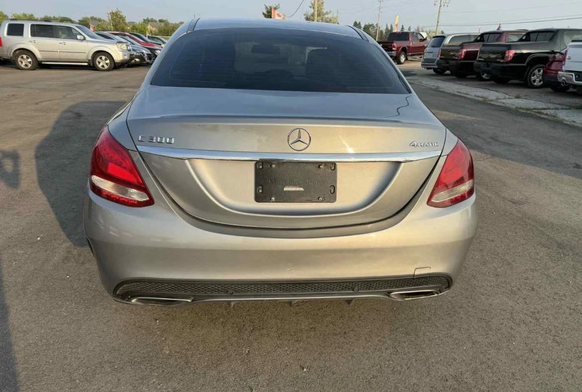 Mercedes-Benz C 300 4MATIC * * CARFAX * * АВТО КРЕДИТ * *  - изображение 4