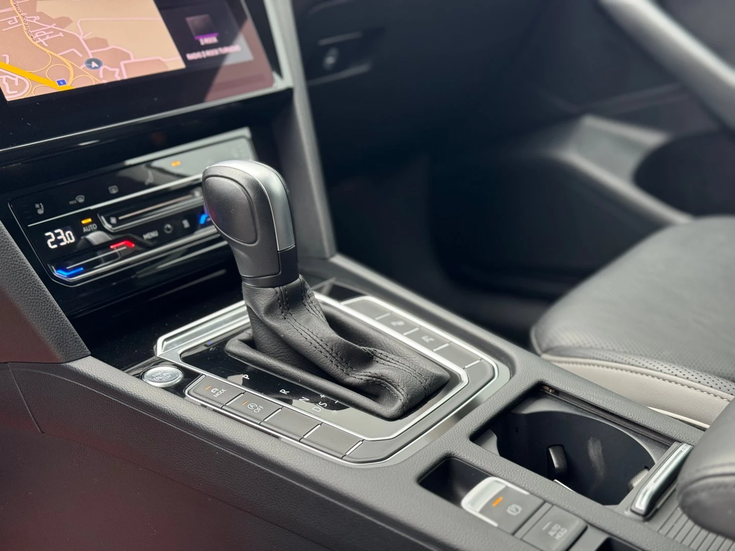 VW Arteon Elegance 2.0 TDI SCR DSG, снимка 11 - Автомобили и джипове - 53322654