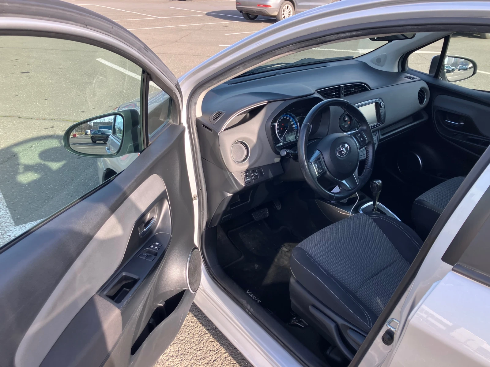 Toyota Yaris Hybrid - изображение 4