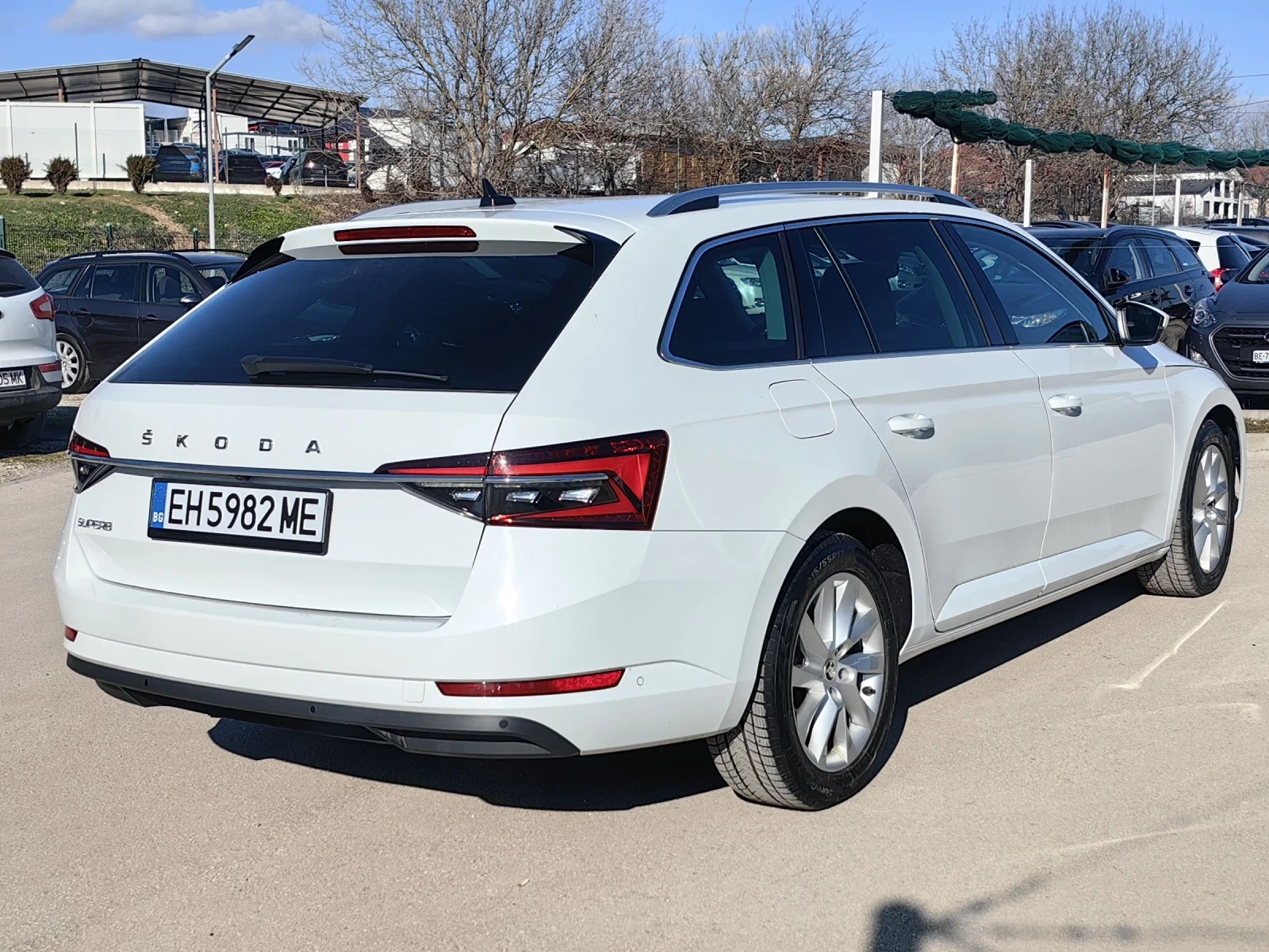 Skoda Superb FECE/4x4/200кс/90х.км/Швейцария/ПЪЛНА СЕРВ. ИСТ , снимка 8 - Автомобили и джипове - 54791478
