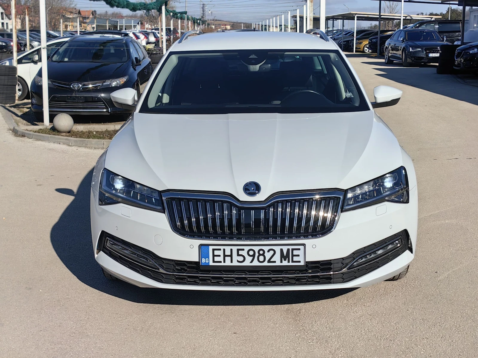 Skoda Superb FECE/4x4/200кс/90х.км/Швейцария/ПЪЛНА СЕРВ. ИСТ , снимка 4 - Автомобили и джипове - 54791478
