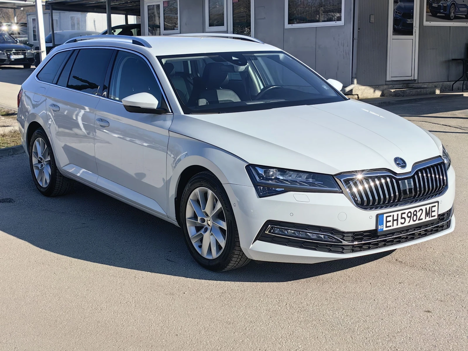 Skoda Superb FECE/4x4/200кс/90х.км/Швейцария/ПЪЛНА СЕРВ. ИСТ , снимка 5 - Автомобили и джипове - 54791478