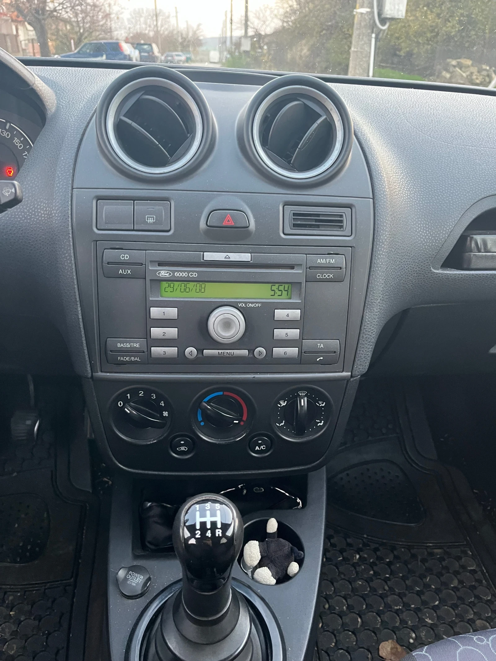 Ford Fiesta 1.4, снимка 6 - Автомобили и джипове - 56047676