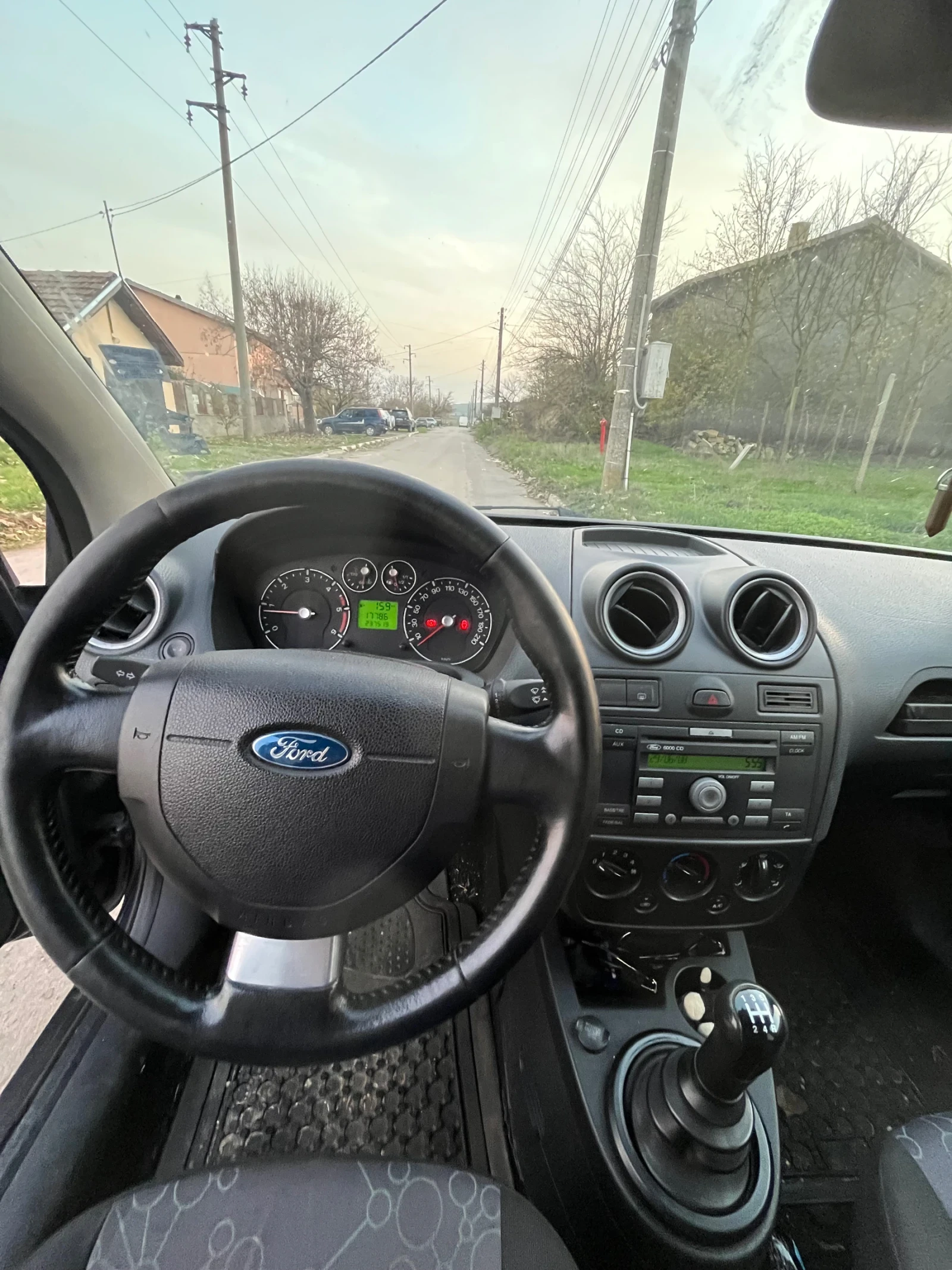 Ford Fiesta 1.4, снимка 4 - Автомобили и джипове - 56047676