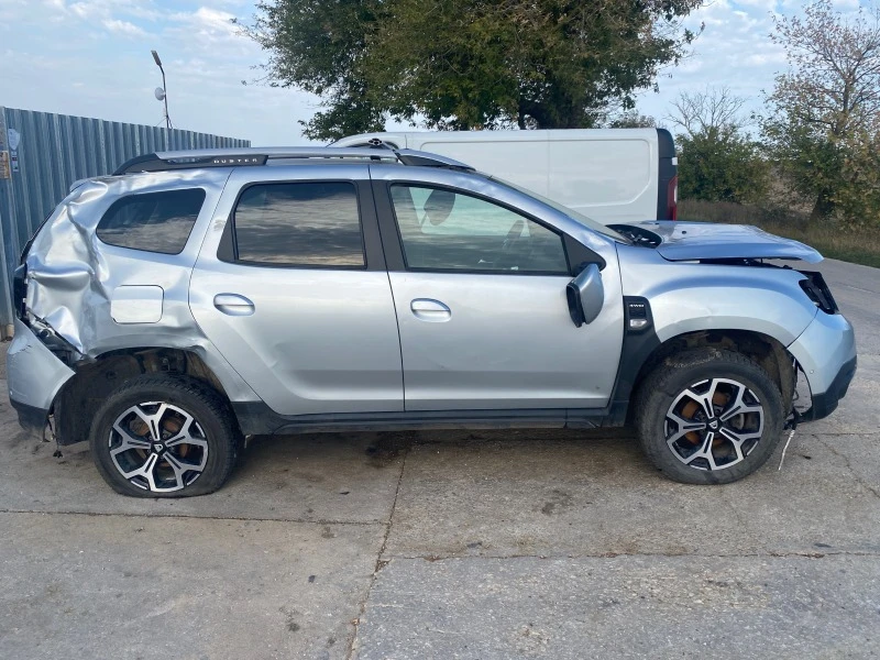 Dacia Duster 1.5 DCI 4x4, снимка 3 - Автомобили и джипове - 42436121