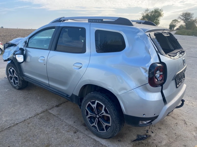 Dacia Duster 1.5 DCI 4x4, снимка 4 - Автомобили и джипове - 42436121