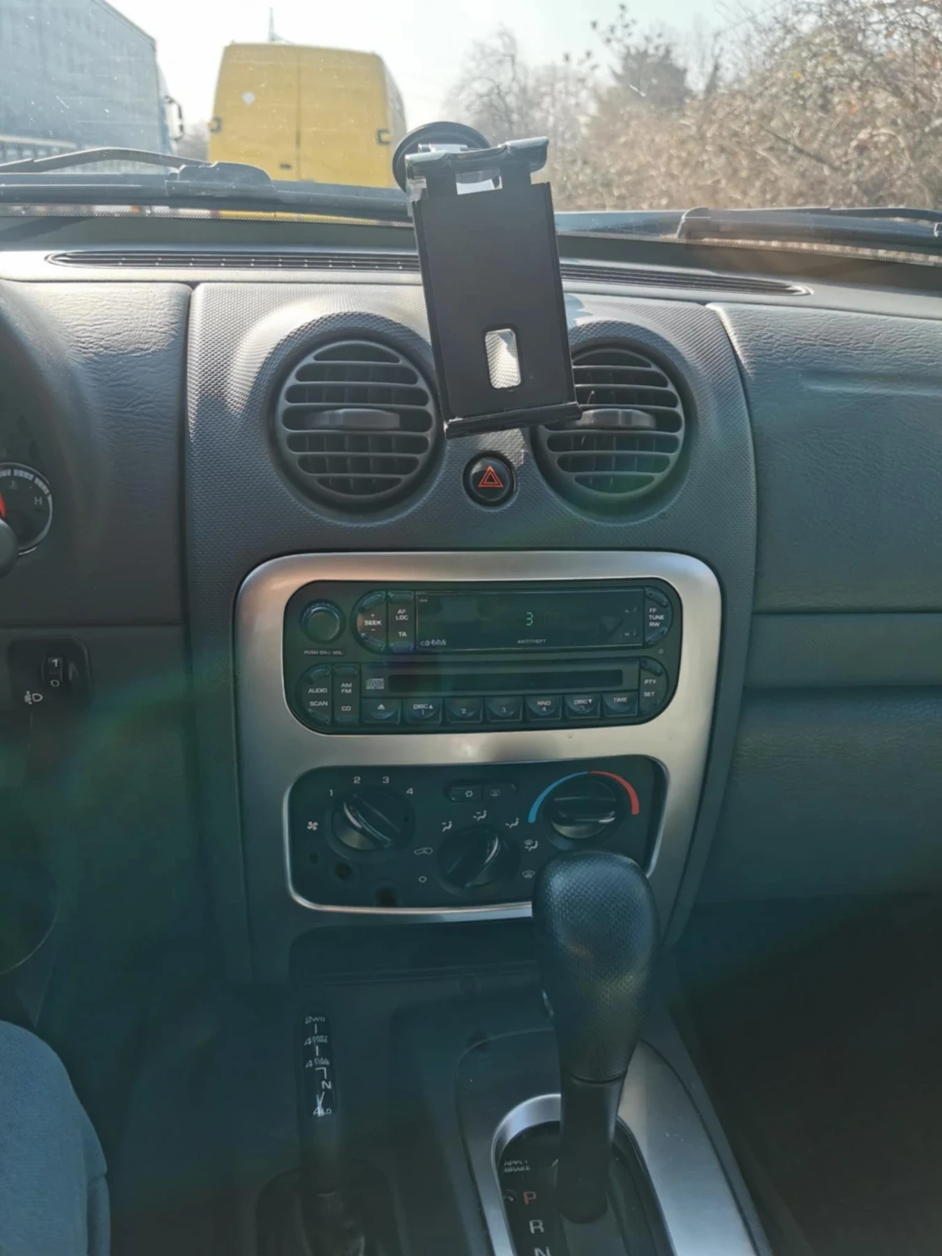 Jeep Cherokee  - изображение 10