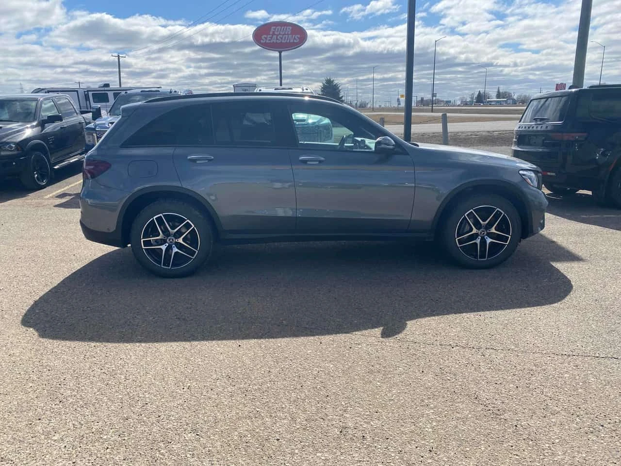 Mercedes-Benz GLC 300 ПОДГРЕВИ * ПАНО * KEYLESS, снимка 3 - Автомобили и джипове - 54383824