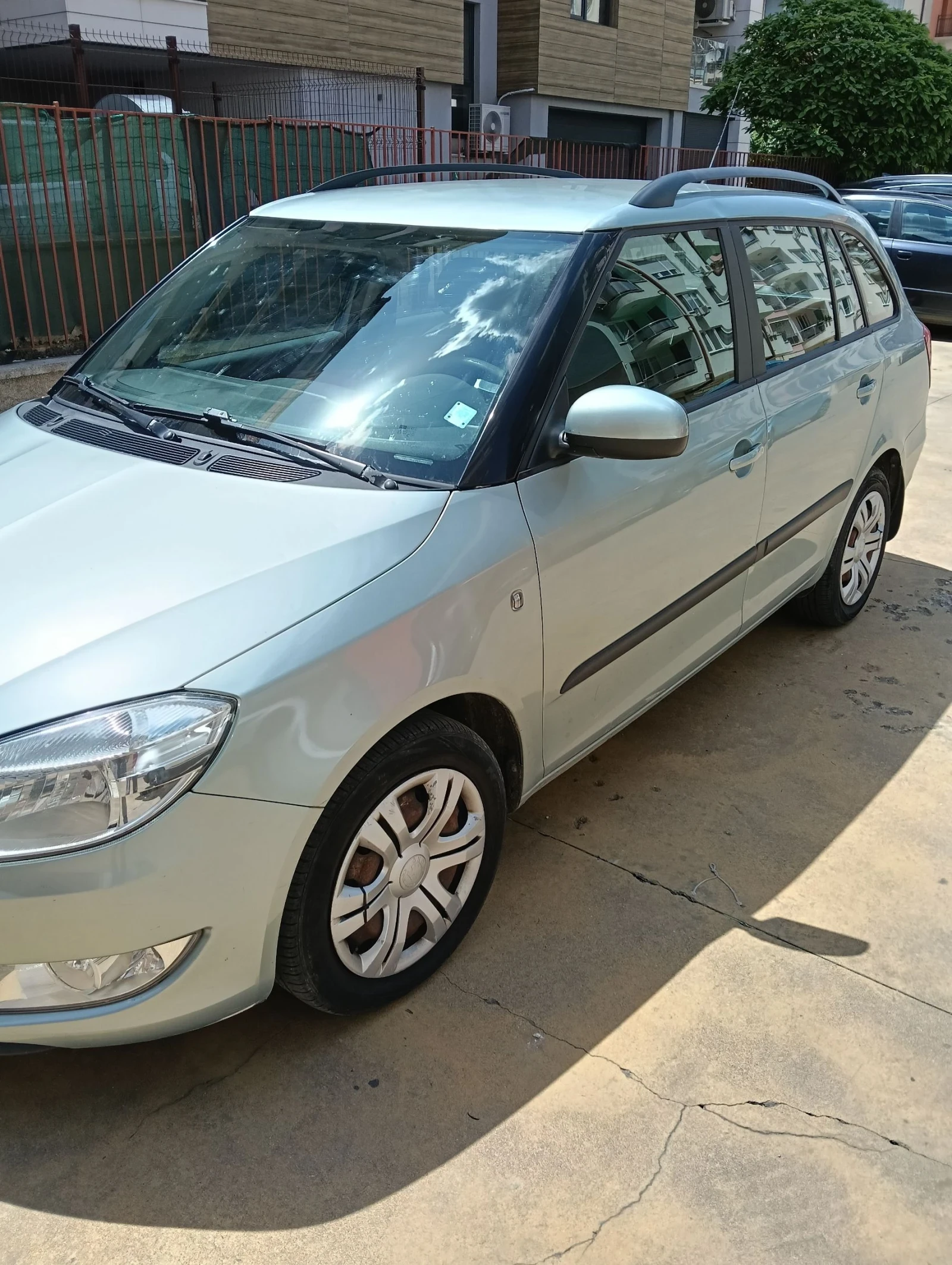 Skoda Fabia Комби, снимка 2 - Автомобили и джипове - 54666556