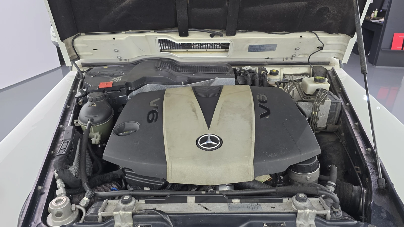 Mercedes-Benz G 350 ПОДГРЕВ ВОЛАН* ЛЮК* КРАЙНА ЦЕНА, снимка 6 - Автомобили и джипове - 55496190