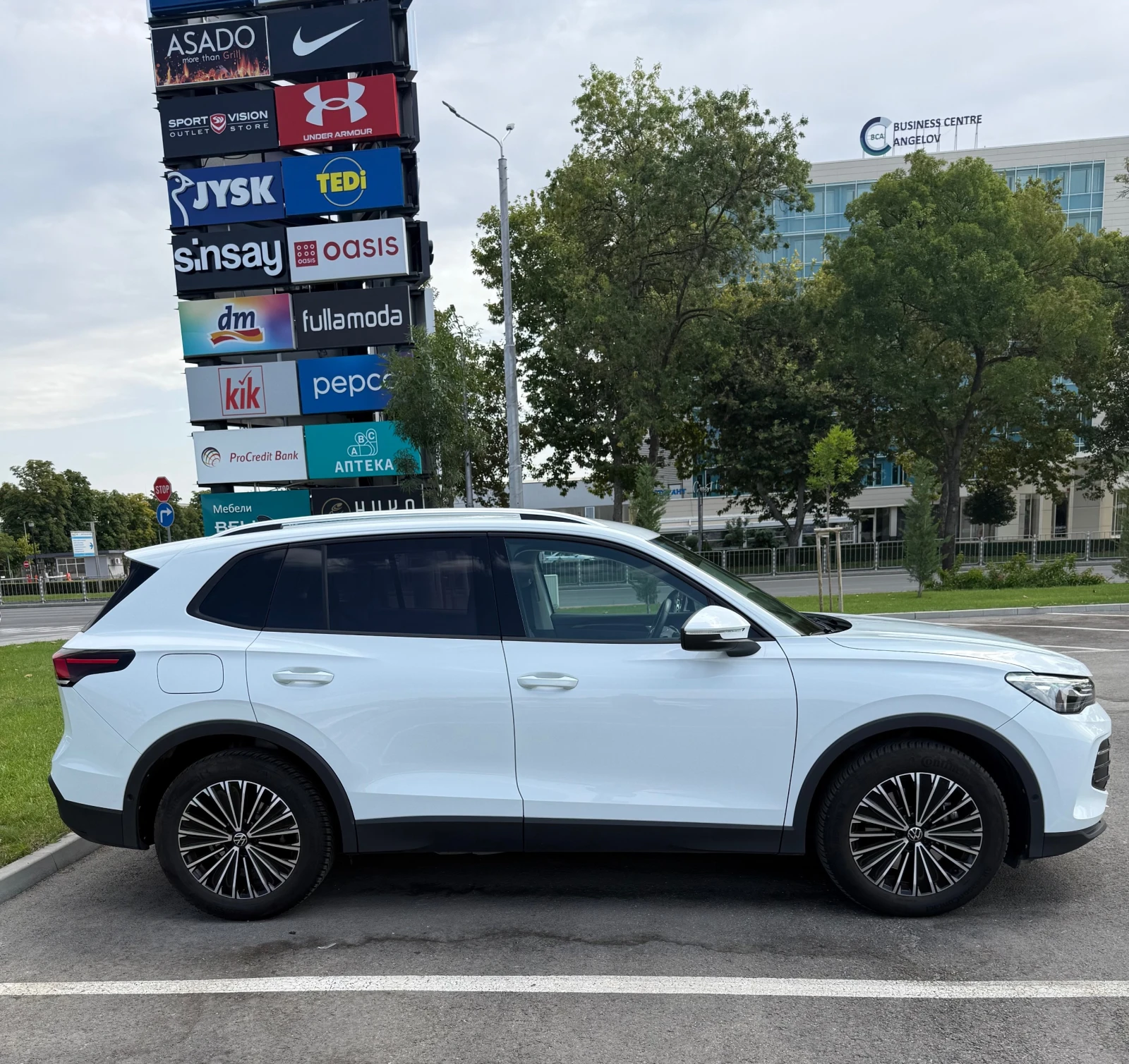 VW Tiguan 2.0 TDI АВТОМАТ, снимка 7 - Автомобили и джипове - 55874496
