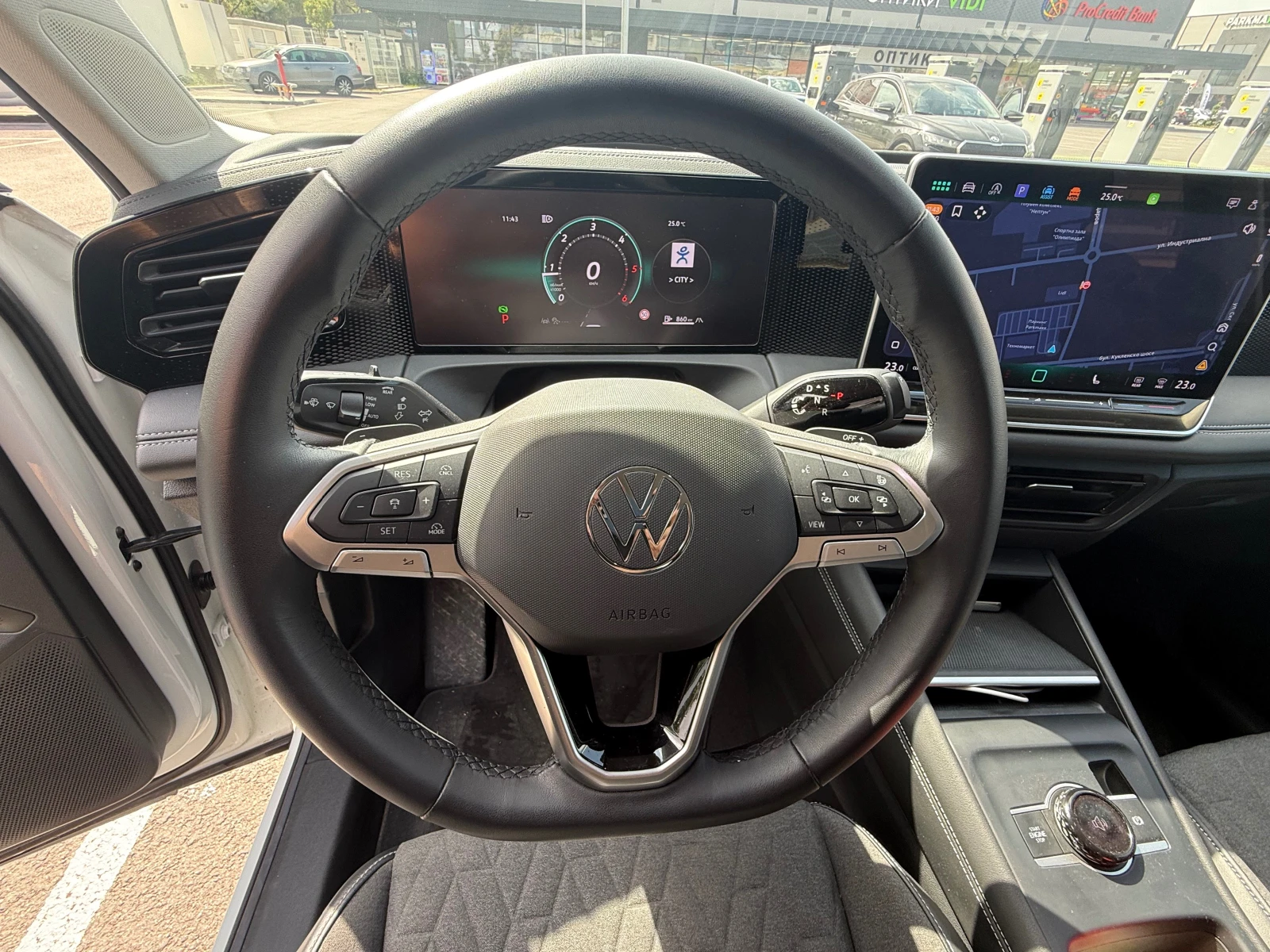 VW Tiguan 2.0 TDI АВТОМАТ, снимка 10 - Автомобили и джипове - 55874496
