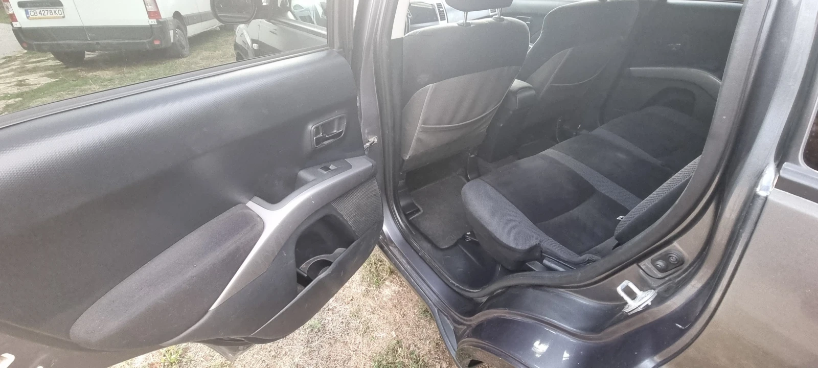 Mitsubishi Outlander, снимка 8 - Автомобили и джипове - 56261260