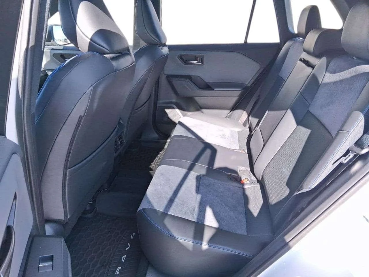 Toyota Rav4 XSE PHEV AWD  CARFAX, снимка 9 - Автомобили и джипове - 56270065