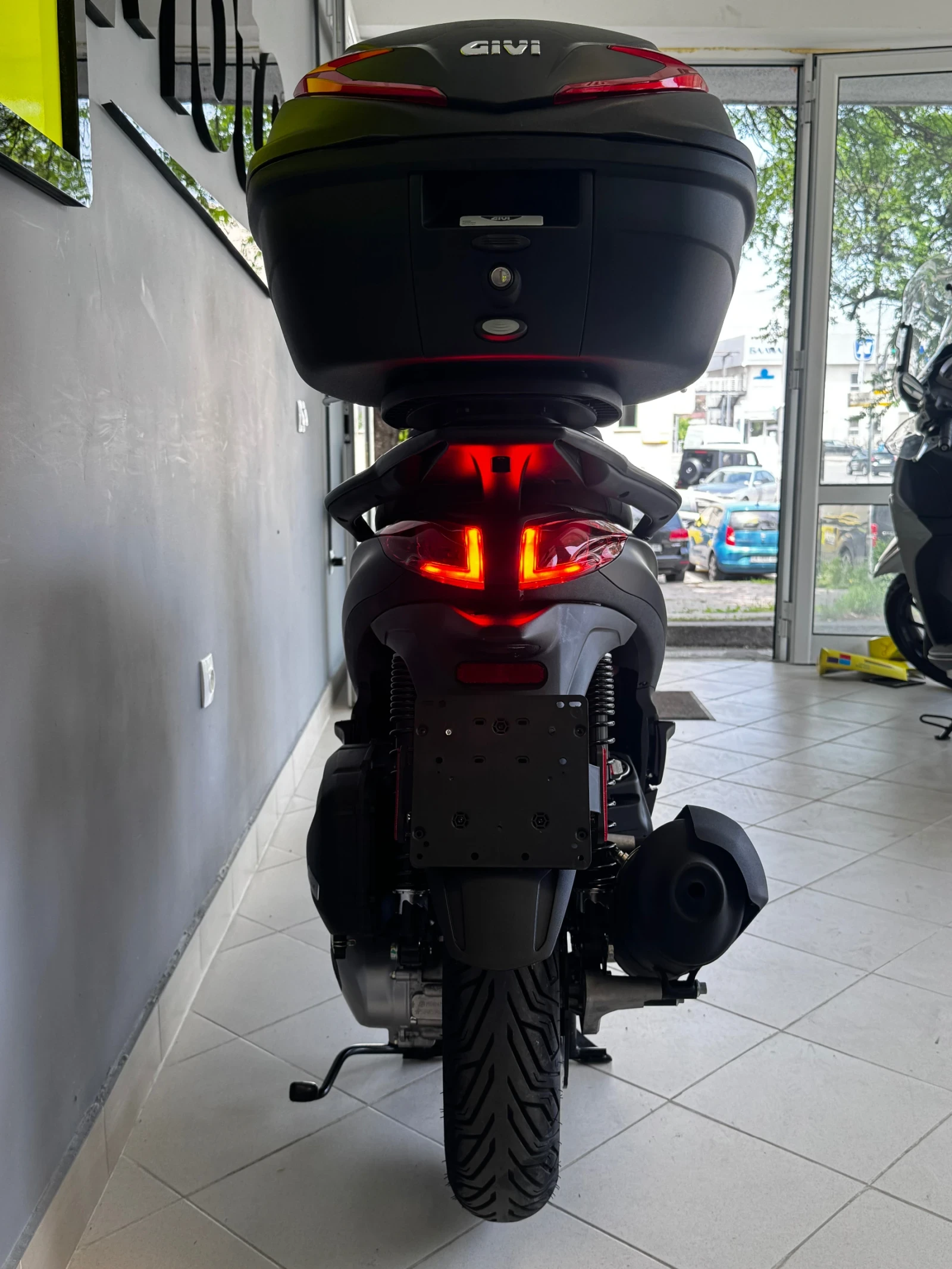 Piaggio Medley S 200i на 1044км в гаранция !, снимка 5 - Мотоциклети и мототехника - 54518830
