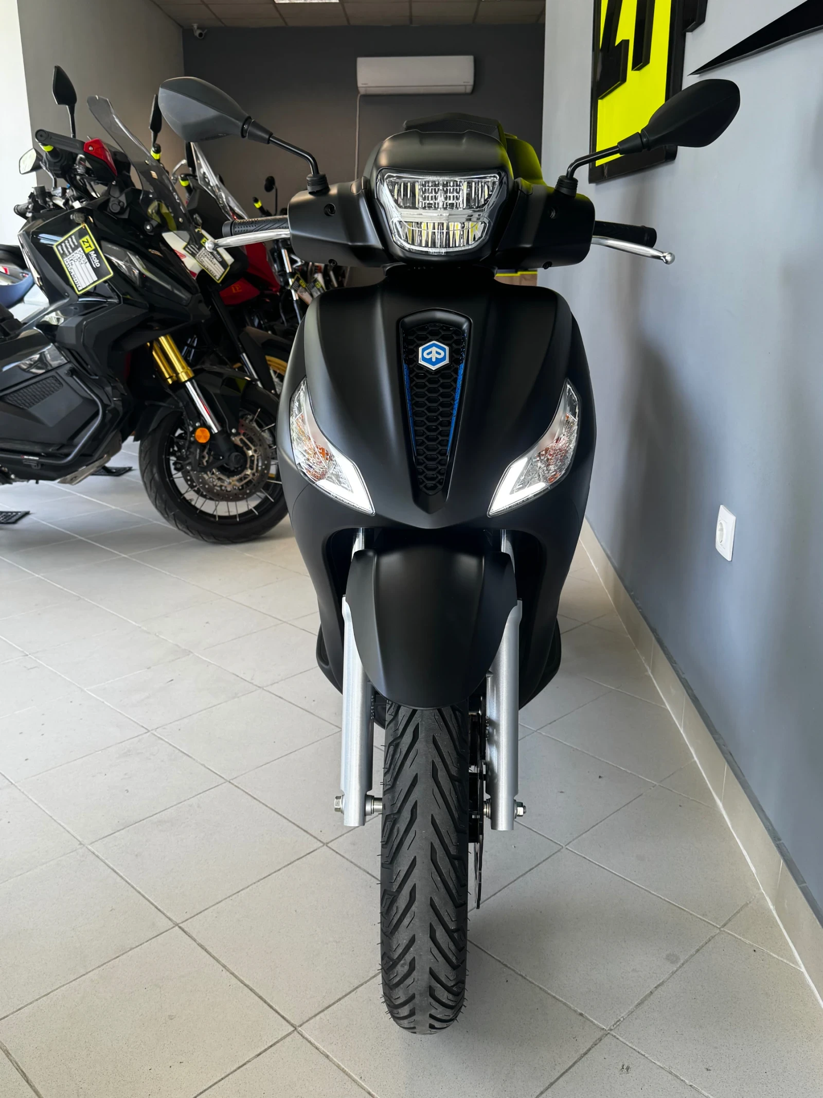 Piaggio Medley S 200i на 1044км в гаранция !, снимка 3 - Мотоциклети и мототехника - 54518830