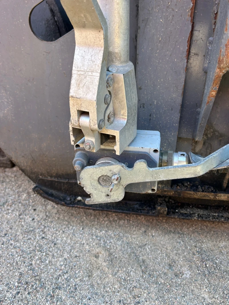 Асфалтополагаща машина Друга марка, снимка 2 - Индустриална техника - 52301295