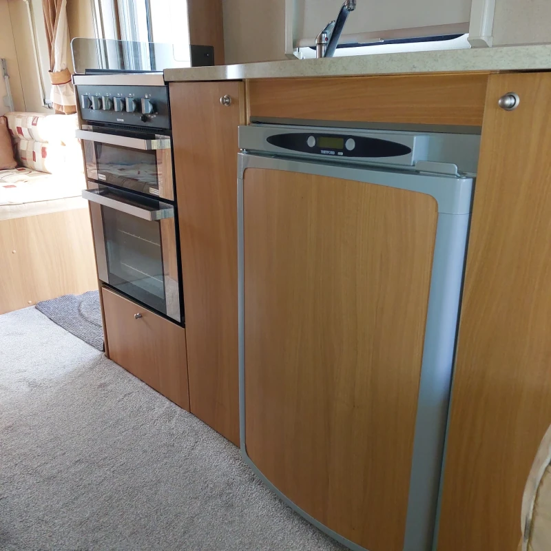 Каравана Swift Fairway , снимка 9 - Каравани и кемпери - 52400256