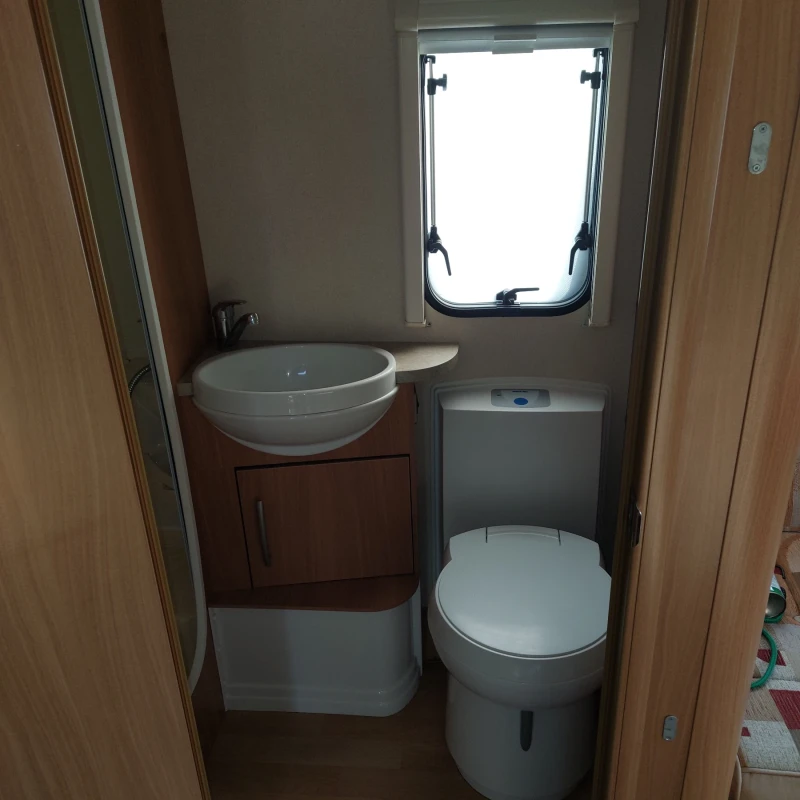 Каравана Swift Fairway , снимка 14 - Каравани и кемпери - 52400256