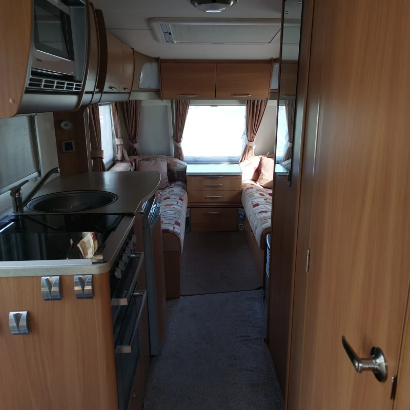 Каравана Swift Fairway , снимка 7 - Каравани и кемпери - 52400256