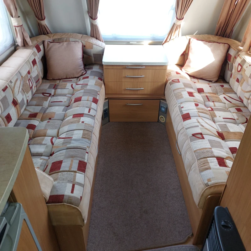 Каравана Swift Fairway , снимка 5 - Каравани и кемпери - 52400256