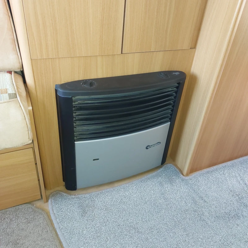 Каравана Swift Fairway , снимка 12 - Каравани и кемпери - 52400256