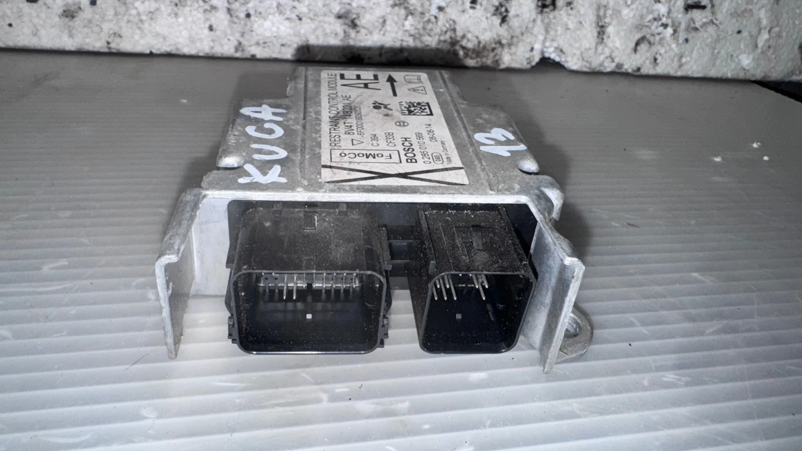 Airbag  /  /  a Ford Kuga - 8V4T14B321 / 0285010569 | Mobile.bg   1