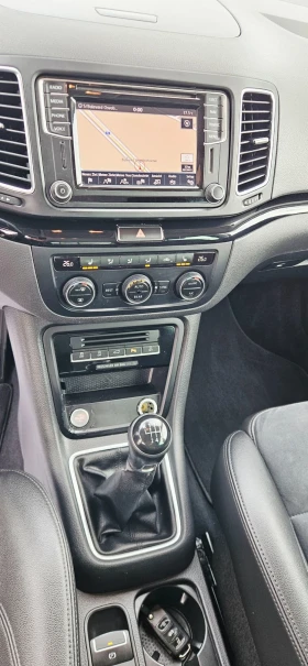 VW Sharan Дистроник* НАВИ* ЛЕД* FACELIFT* KEYLESS* KAMERA* 2, снимка 4