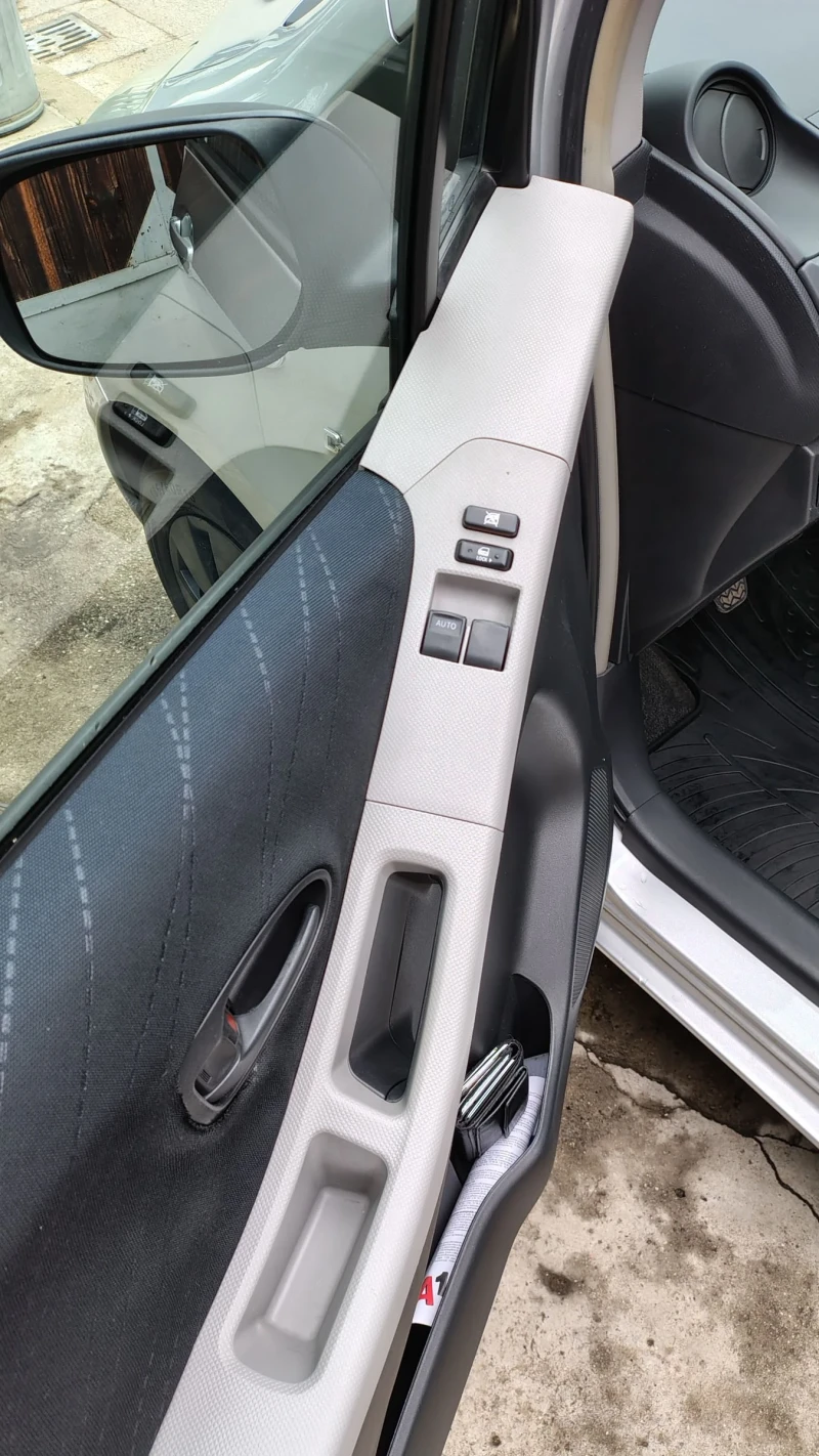 Toyota Yaris 1.4 D4D, снимка 11 - Автомобили и джипове - 51754614