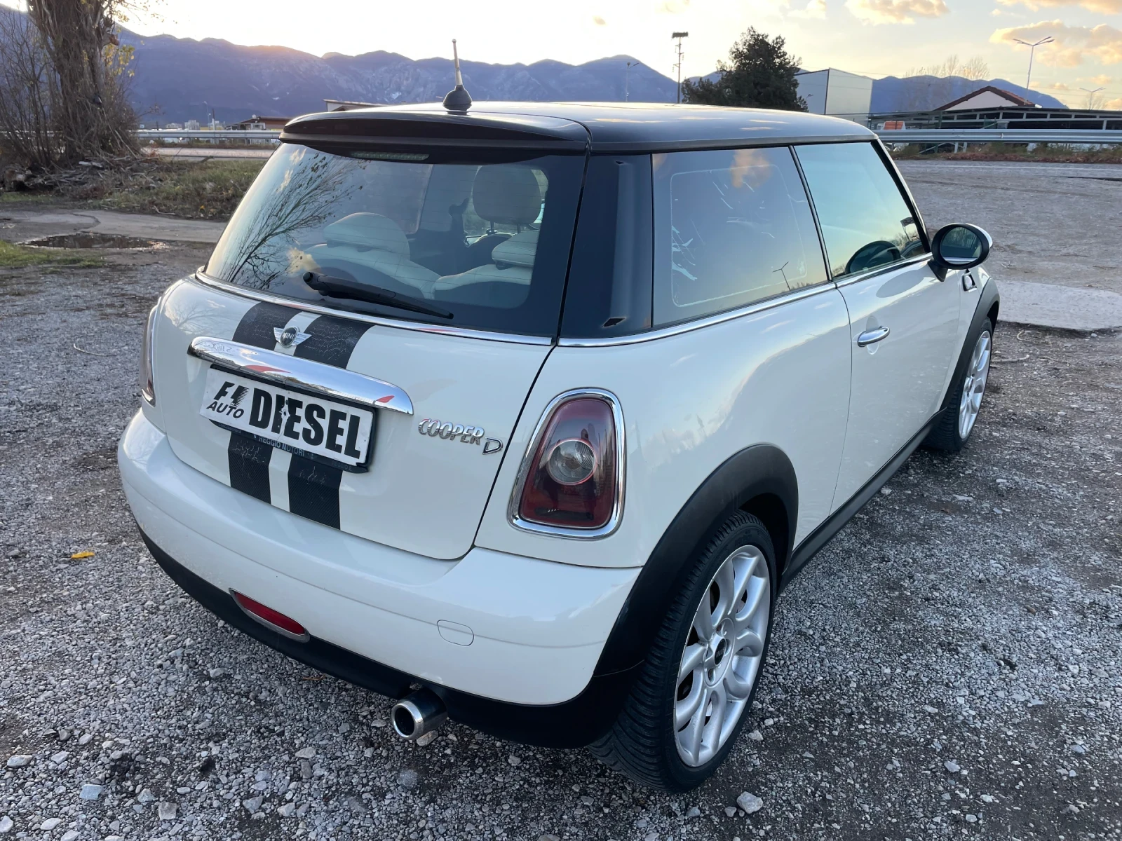 Mini Cooper s 1.6HDI-109-PANORAMA-ITALIA - изображение 10