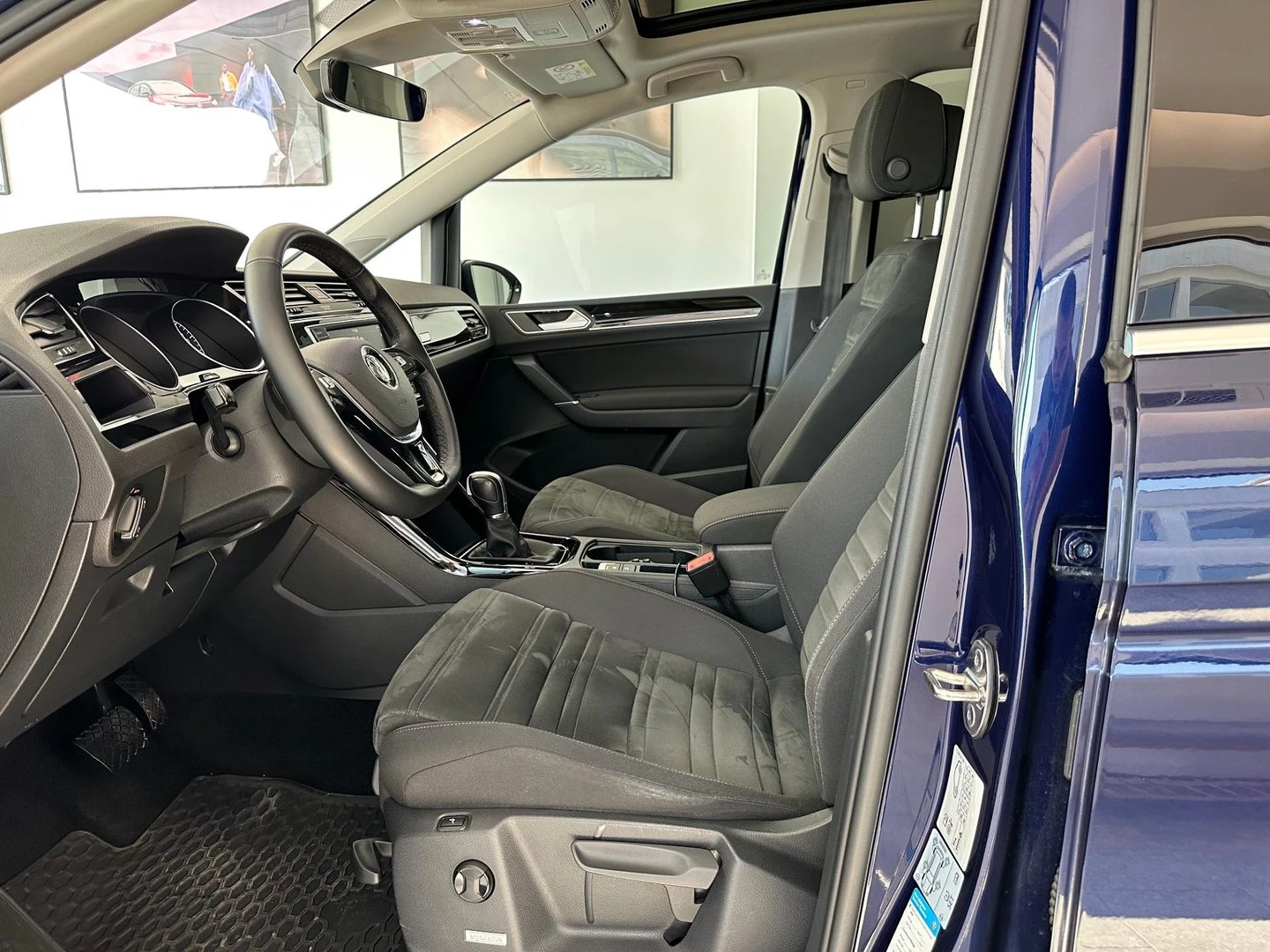 VW Touran Highline 2.0TDI SCR BMT DSG - изображение 5