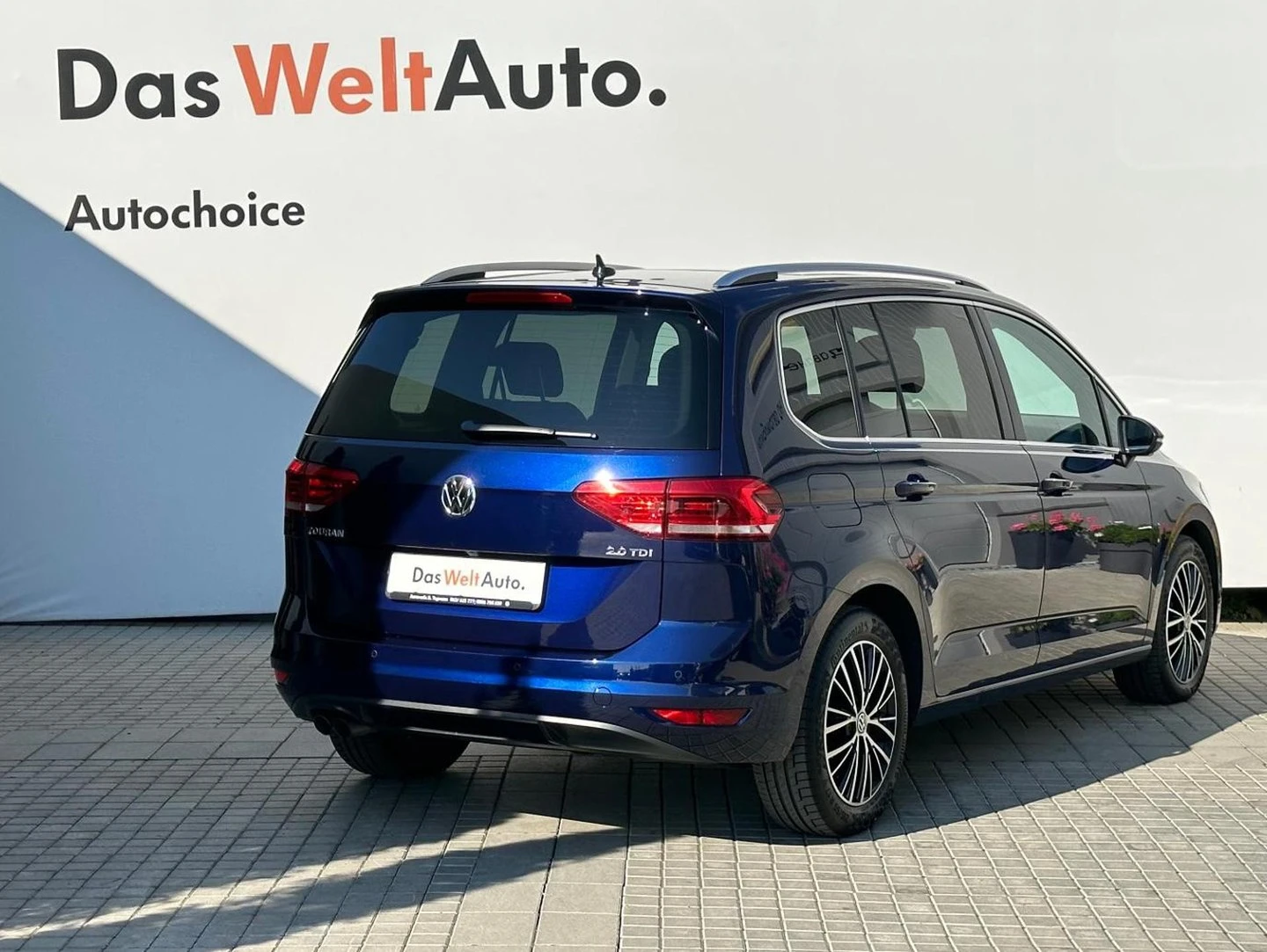 VW Touran Highline 2.0TDI SCR BMT DSG - изображение 3