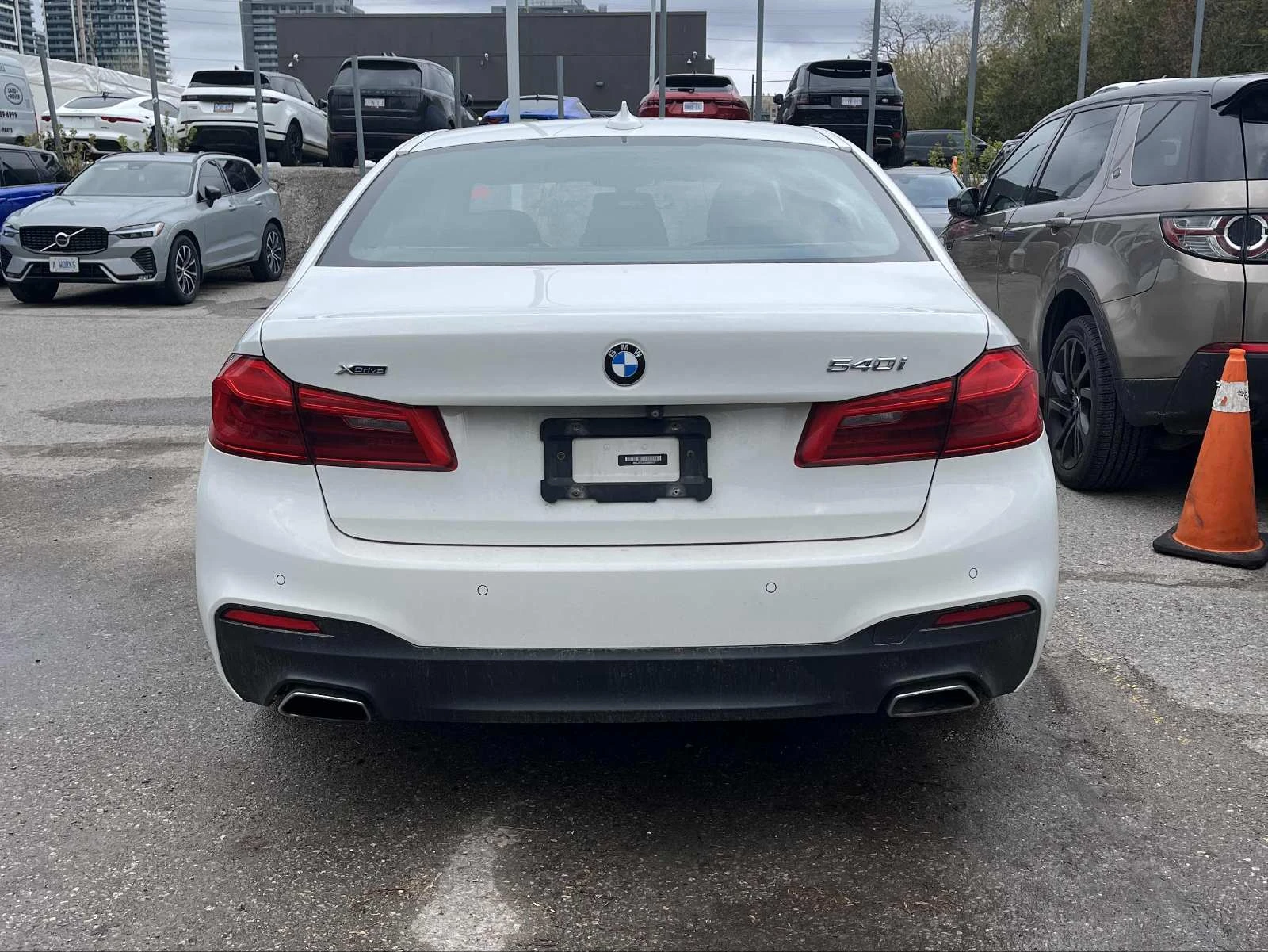 BMW 540 ФИКСИРАНА ЦЕНА* МАСАЖИ* ОБДУХВАНЕ* ВАКУУМ* M PACK*, снимка 5 - Автомобили и джипове - 54594401