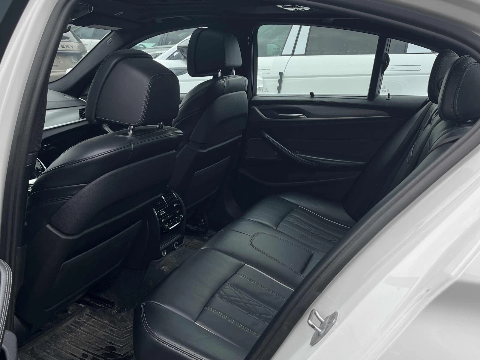 BMW 540 ФИКСИРАНА ЦЕНА* МАСАЖИ* ОБДУХВАНЕ* ВАКУУМ* M PACK*, снимка 8 - Автомобили и джипове - 54594401