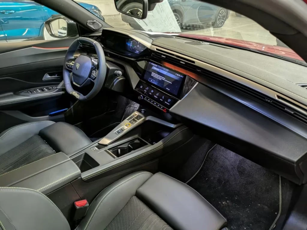 Peugeot 408 e-GT-LINE/213HP/FOCAL/360/MEMO/NAVI/LED/CPLAY/318q, снимка 9 - Автомобили и джипове - 54595982