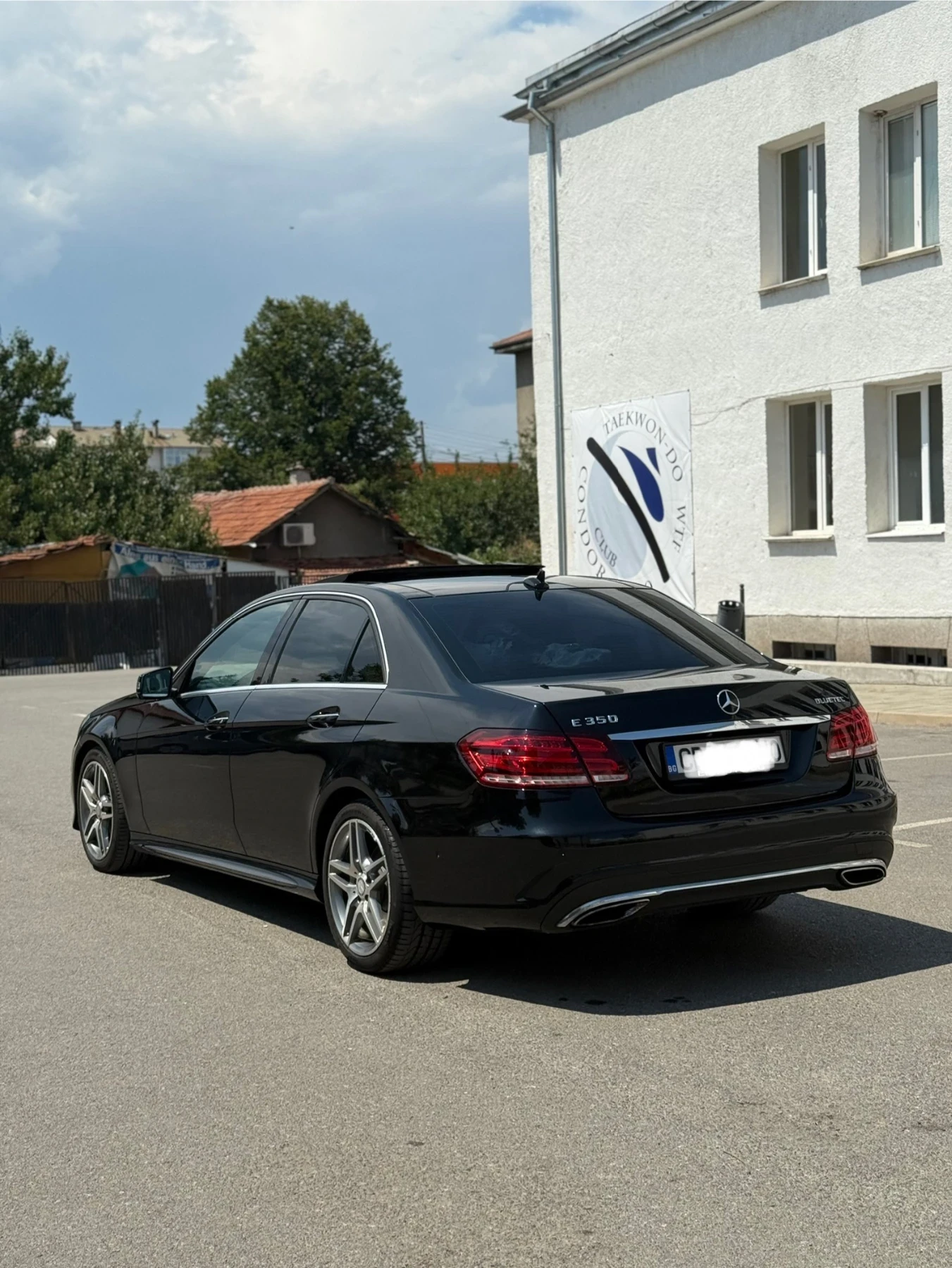 Mercedes-Benz E 350 CDI * AMG* 9G-Tronic* PARK-ASSIST* Камери-360* Под, снимка 7 - Автомобили и джипове - 54681166