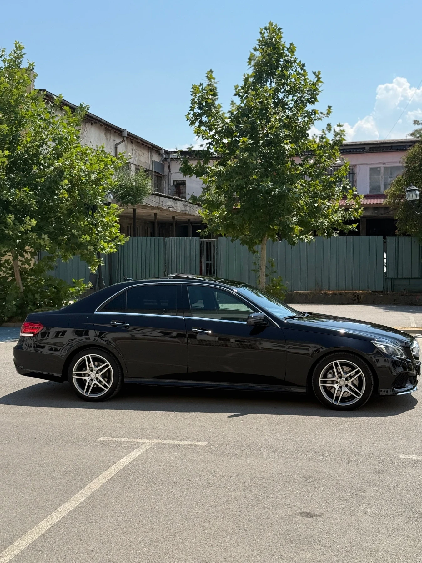 Mercedes-Benz E 350 CDI * AMG* 9G-Tronic* PARK-ASSIST* Камери-360* Под, снимка 4 - Автомобили и джипове - 54681166